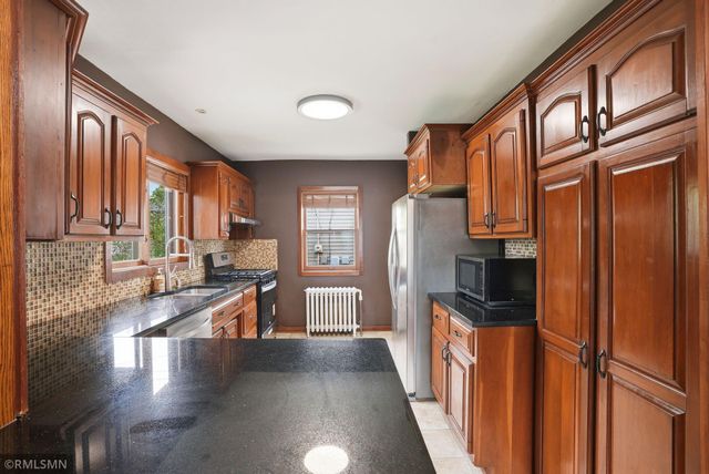 1665 Victoria Street N, Saint Paul, MN 55117