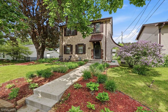 1665 Victoria Street N, Saint Paul, MN 55117