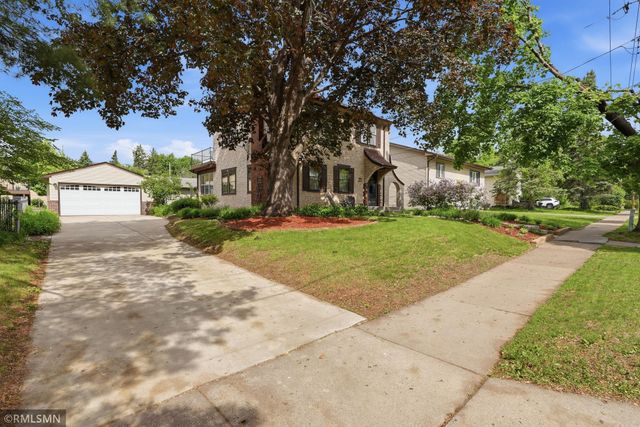 1665 Victoria Street N, Saint Paul, MN 55117