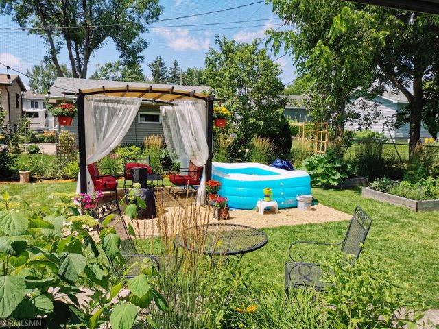 1665 Victoria Street N, Saint Paul, MN 55117