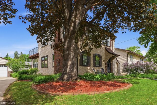 1665 Victoria Street N, Saint Paul, MN 55117