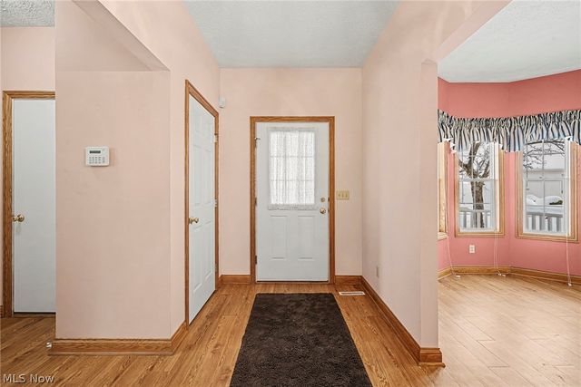 10304 Honeysuckle Lane, Broadview Heights, OH 44147