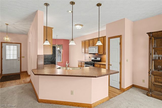 10304 Honeysuckle Lane, Broadview Heights, OH 44147