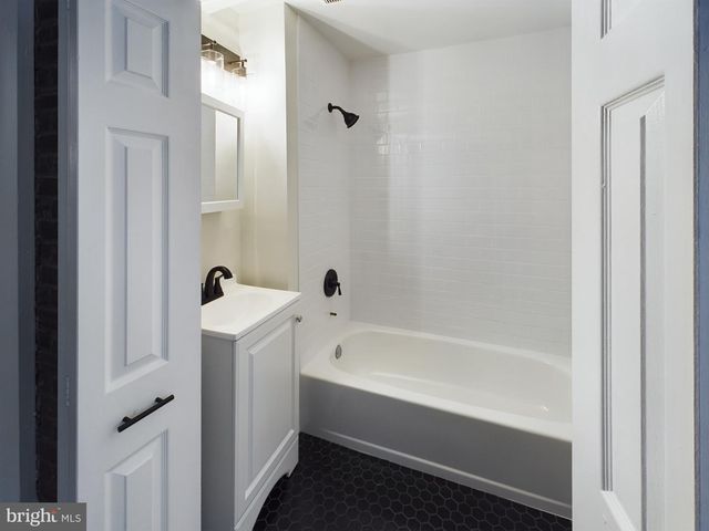 38 S 3RD ST, Philadelphia, PA 19106