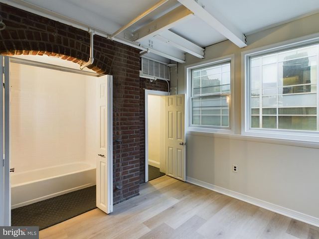 38 S 3RD ST, Philadelphia, PA 19106