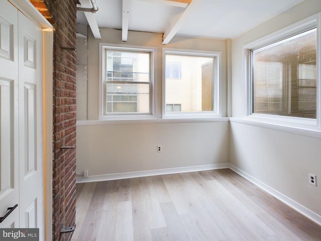 38 S 3RD ST, Philadelphia, PA 19106