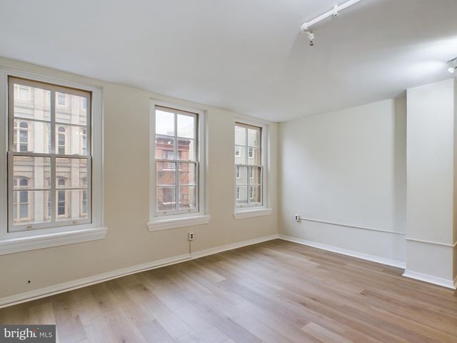 38 S 3RD ST, Philadelphia, PA 19106