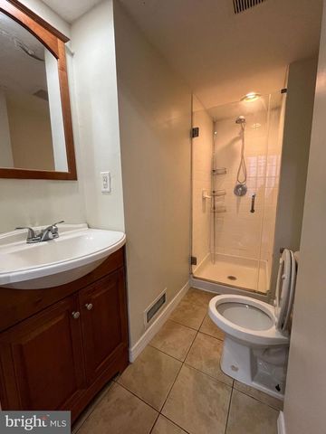 38 S 3RD ST, Philadelphia, PA 19106