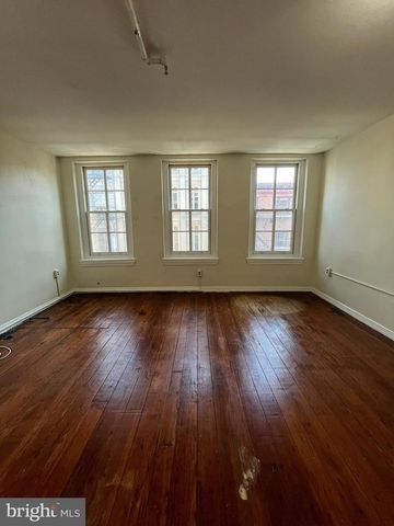 38 S 3RD ST, Philadelphia, PA 19106