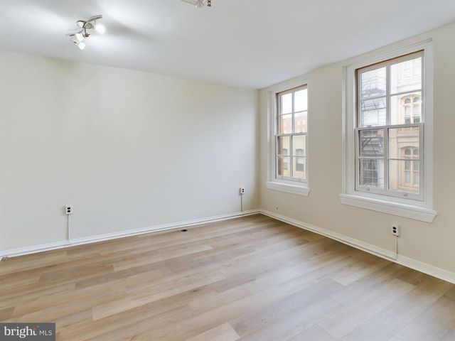 38 S 3RD ST, Philadelphia, PA 19106