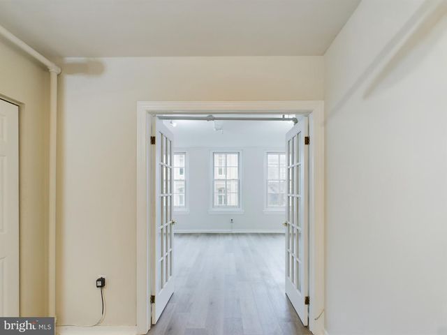 38 S 3RD ST, Philadelphia, PA 19106