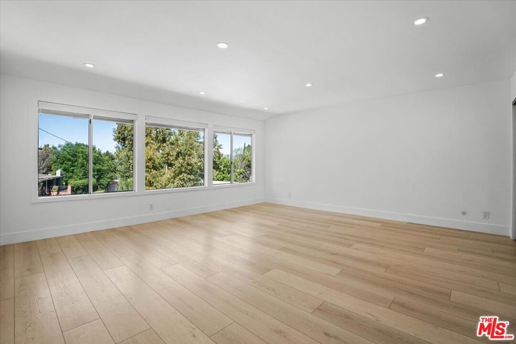 Image 16 of property listing at 4810 Rosa Road, Woodland Hills, CA 91364