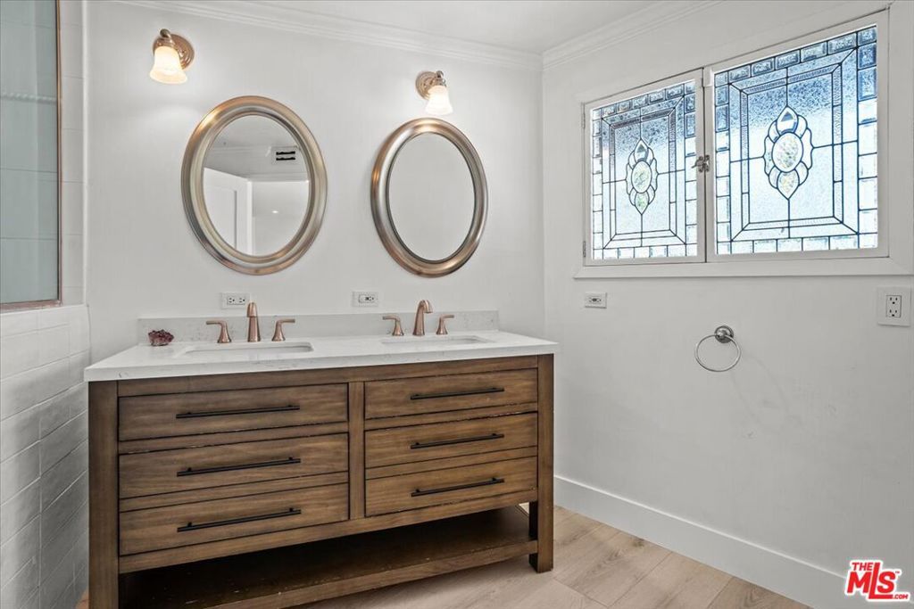 Image 18 of property listing at 4810 Rosa Road, Woodland Hills, CA 91364