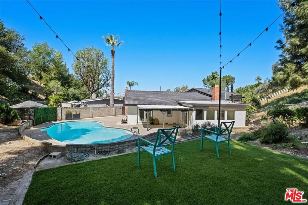 Image 21 of property listing at 4810 Rosa Road, Woodland Hills, CA 91364