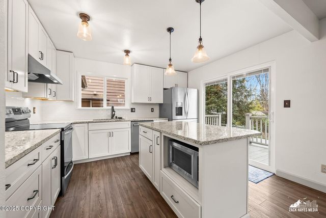 3211 Amber Bay Loop, Anchorage, AK 99515