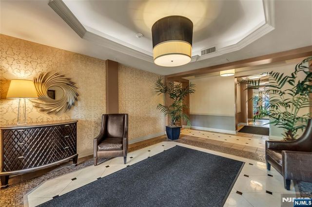 2212 The Plaza, Tenafly, NJ 07670