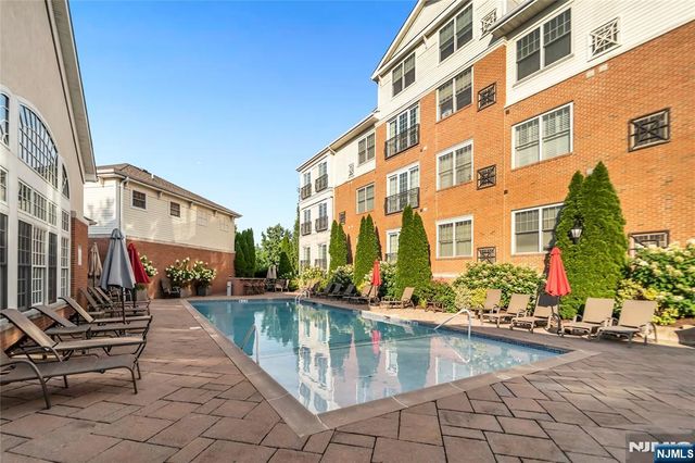 2212 The Plaza, Tenafly, NJ 07670