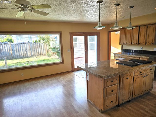 7425 N CHASE Ave, Portland, OR 97217