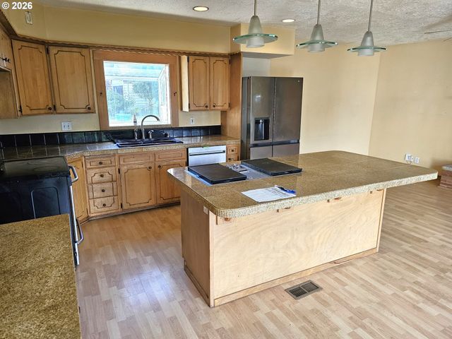 7425 N CHASE Ave, Portland, OR 97217