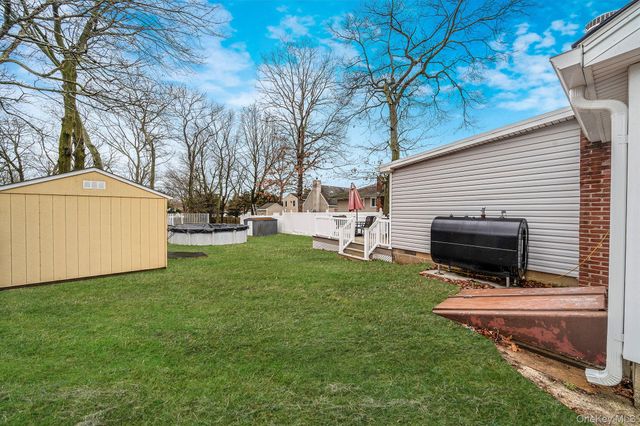 16 Rexmere Avenue, Farmingville, NY 11738