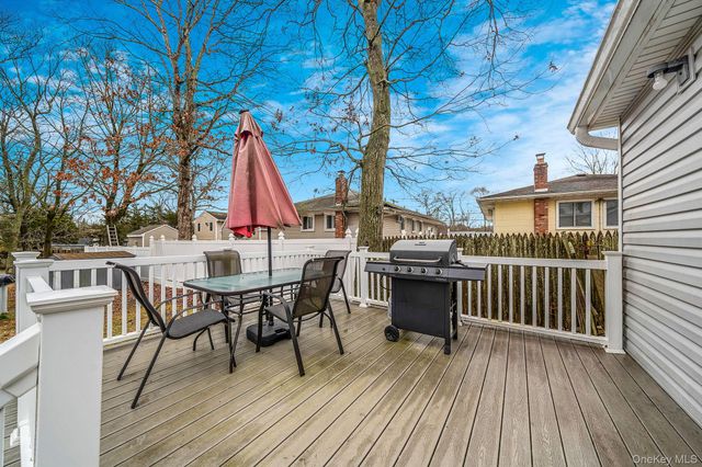 16 Rexmere Avenue, Farmingville, NY 11738