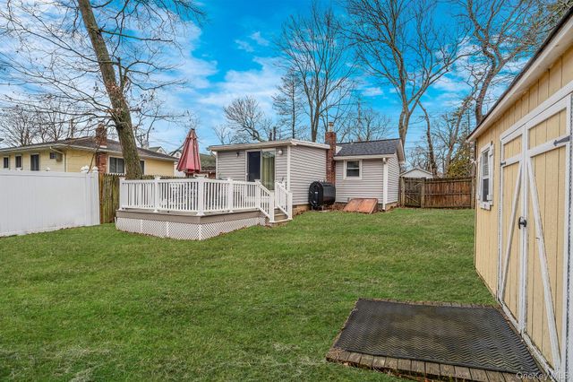 16 Rexmere Avenue, Farmingville, NY 11738