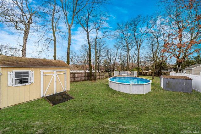 16 Rexmere Avenue, Farmingville, NY 11738