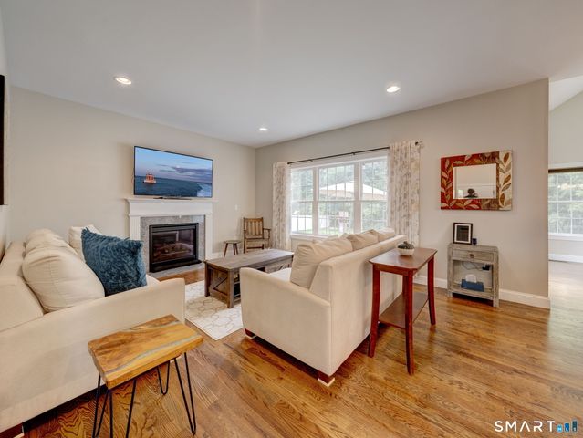 33 Hunters Lane, Southington, CT 06479