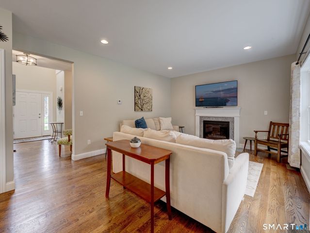 33 Hunters Lane, Southington, CT 06479