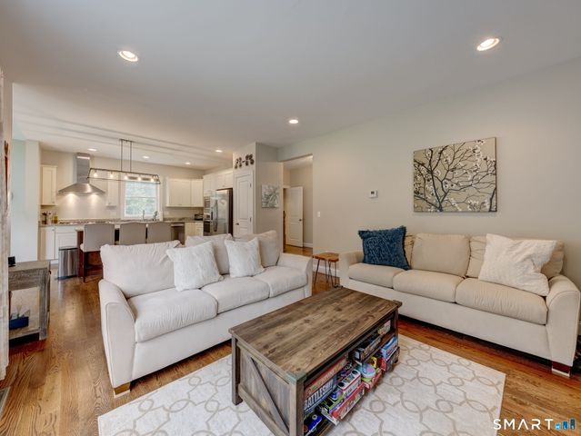 33 Hunters Lane, Southington, CT 06479