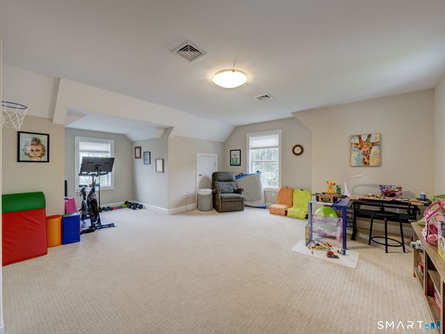 33 Hunters Lane, Southington, CT 06479
