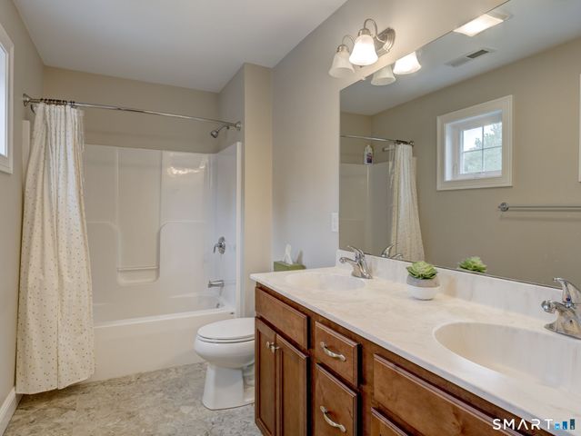 33 Hunters Lane, Southington, CT 06479