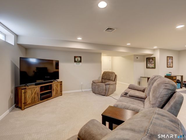 33 Hunters Lane, Southington, CT 06479