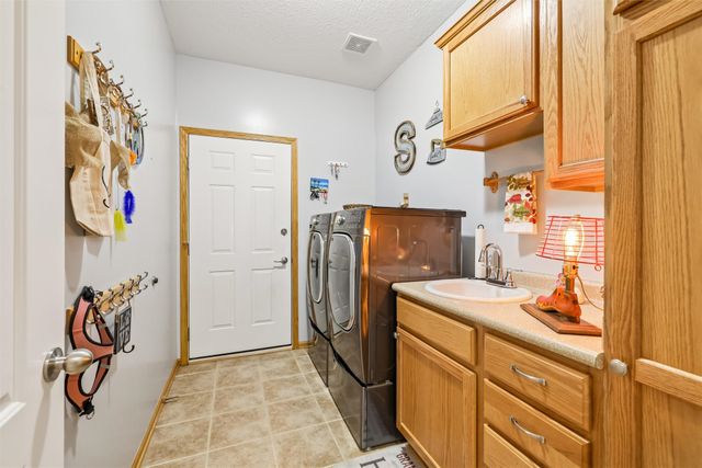 4000 Lakeland Court, Des Moines, IA 50320