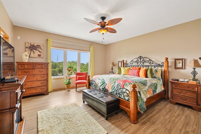 4000 Lakeland Court, Des Moines, IA 50320