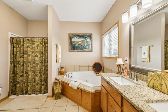 4000 Lakeland Court, Des Moines, IA 50320