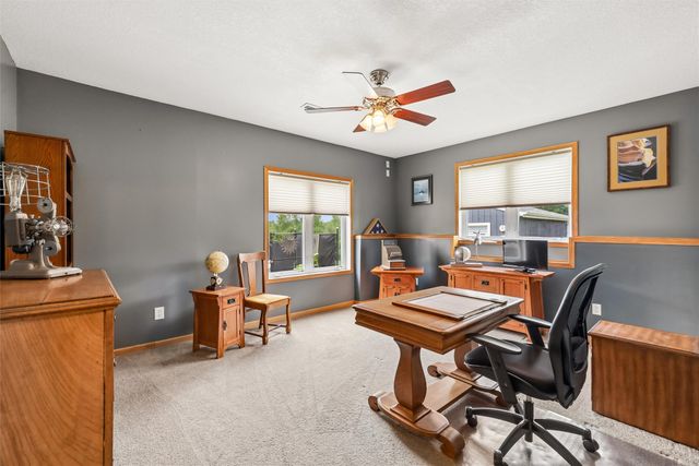 4000 Lakeland Court, Des Moines, IA 50320