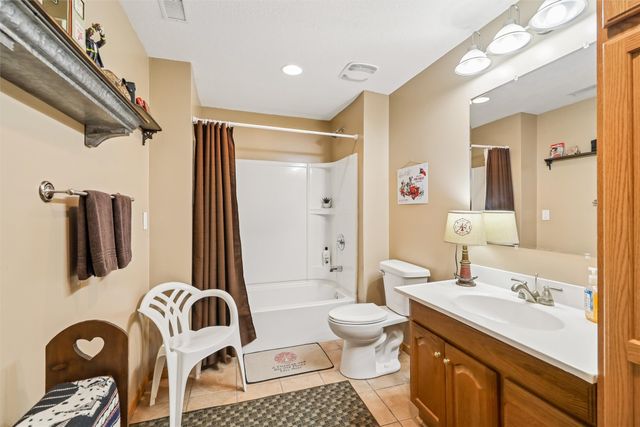 4000 Lakeland Court, Des Moines, IA 50320