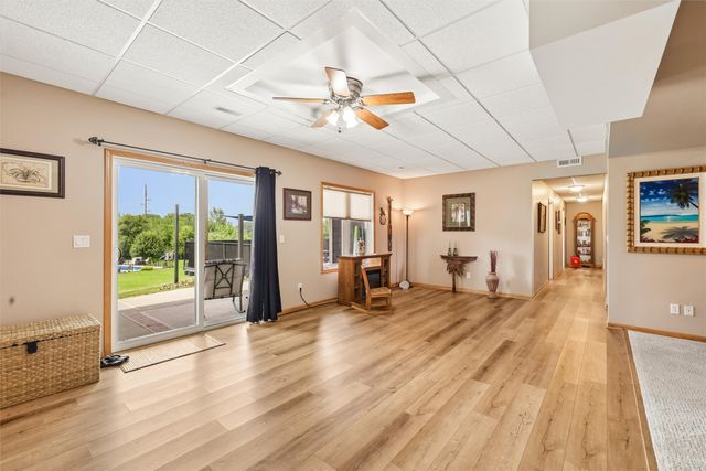 4000 Lakeland Court, Des Moines, IA 50320