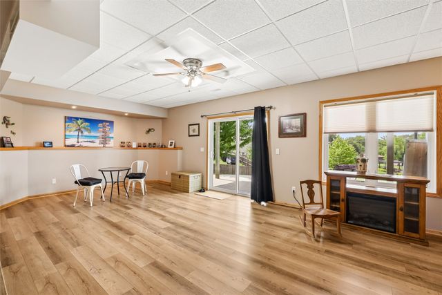 4000 Lakeland Court, Des Moines, IA 50320