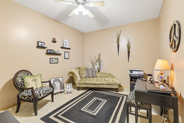 4000 Lakeland Court, Des Moines, IA 50320