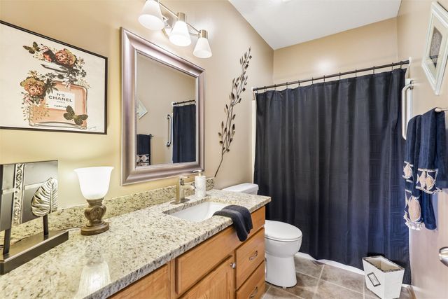 4000 Lakeland Court, Des Moines, IA 50320