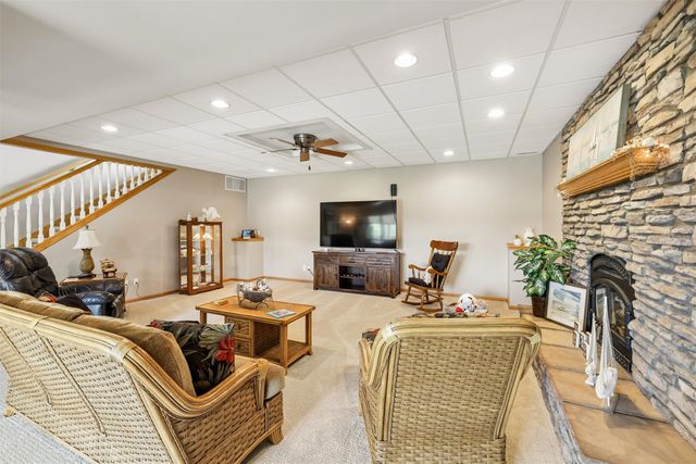 4000 Lakeland Court, Des Moines, IA 50320