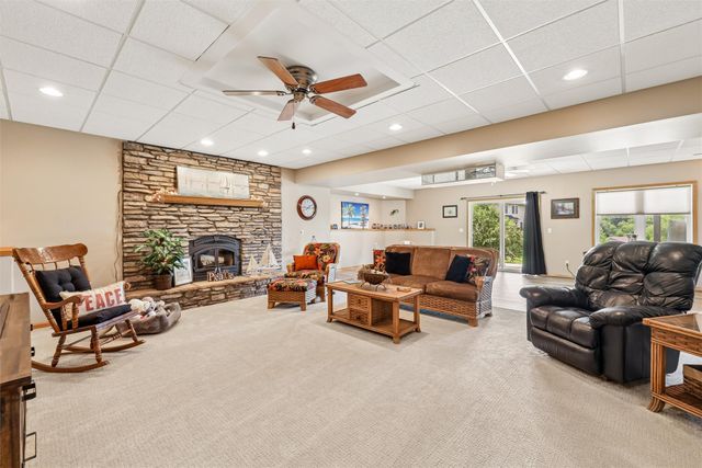 4000 Lakeland Court, Des Moines, IA 50320