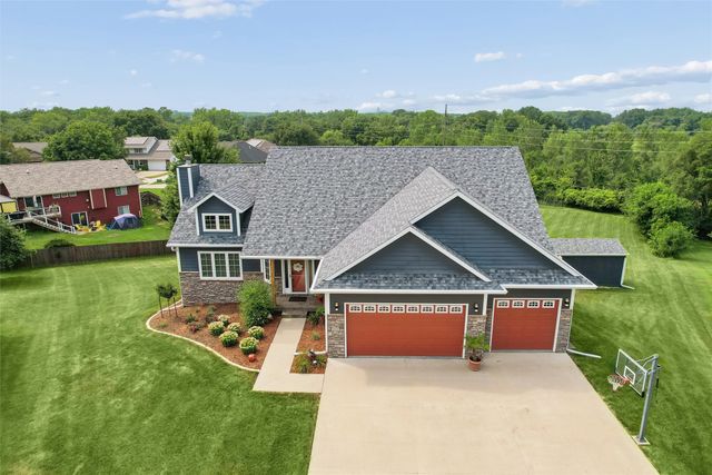 4000 Lakeland Court, Des Moines, IA 50320
