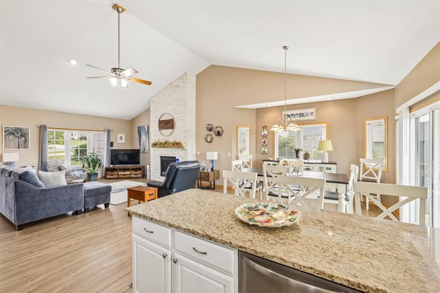 4000 Lakeland Court, Des Moines, IA 50320