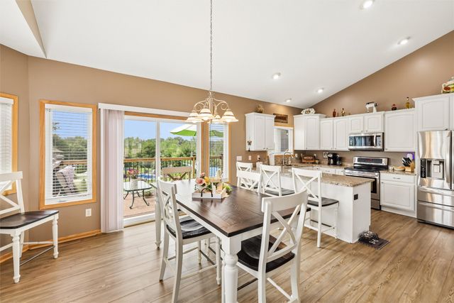 4000 Lakeland Court, Des Moines, IA 50320