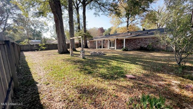 282 Belaire Dr., Pearl, MS 39208