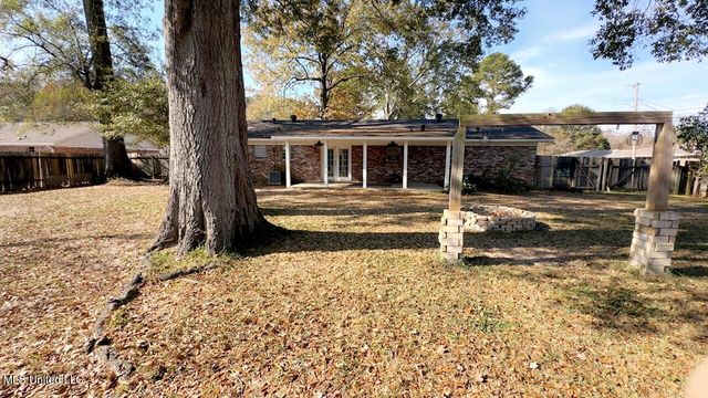 282 Belaire Dr., Pearl, MS 39208