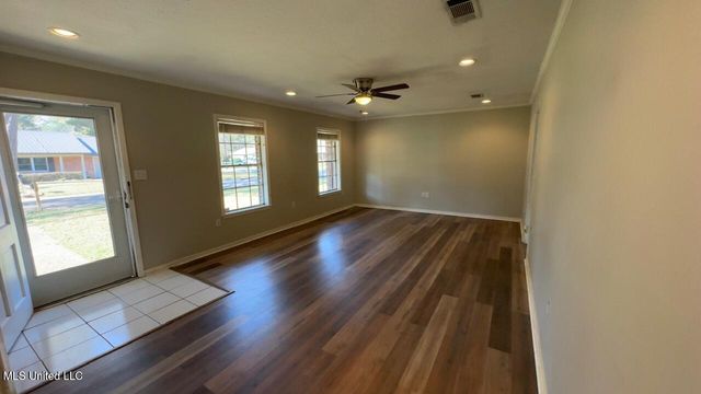 282 Belaire Dr., Pearl, MS 39208